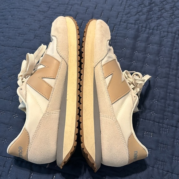 New Balance 237 - Picture 2 of 6